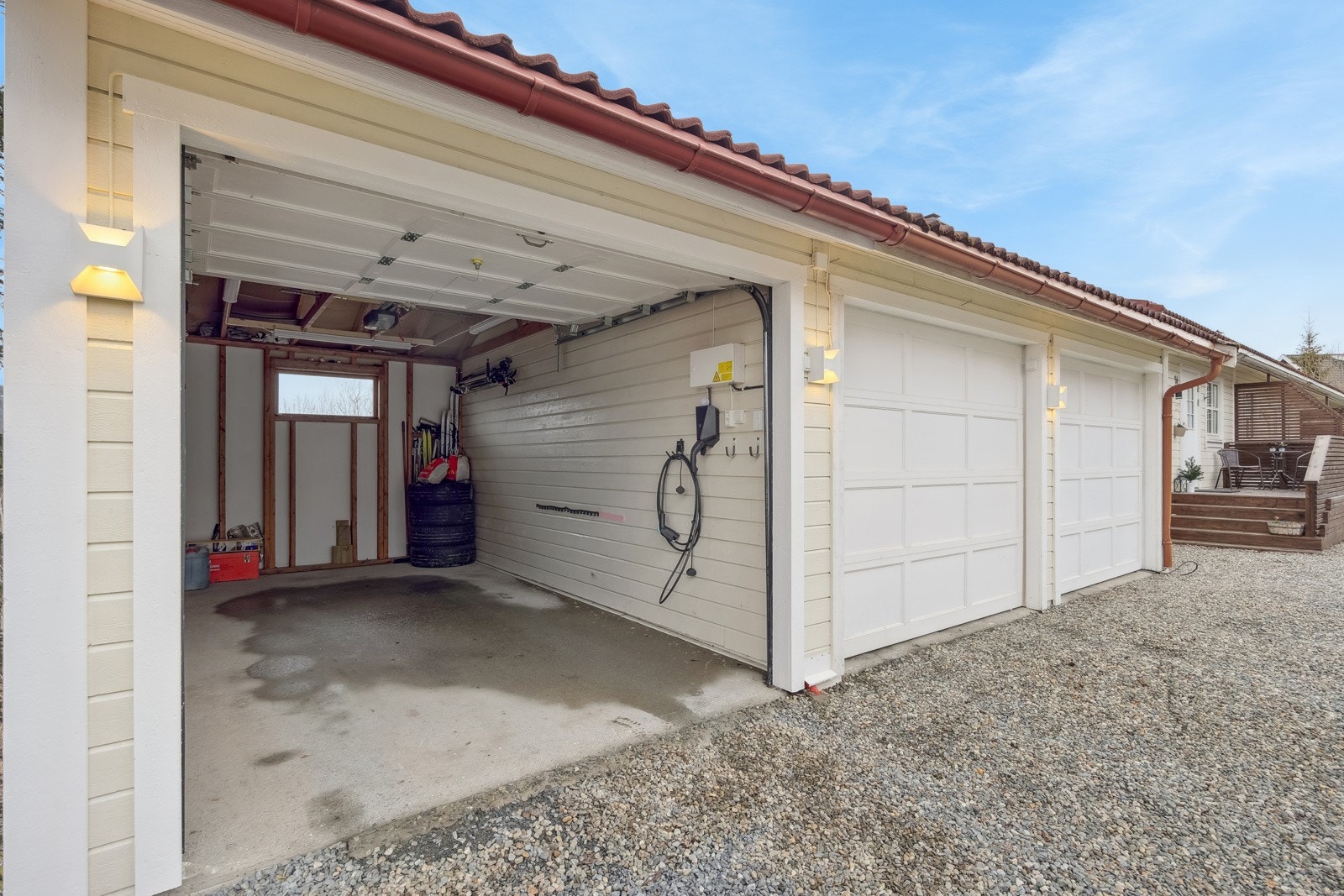 Garasjeplass med el-billading. Galleribilde