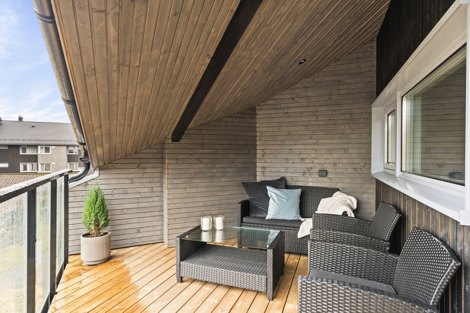 Her er det plass til å innrede med loungesett, bord og grill. Galleribilde