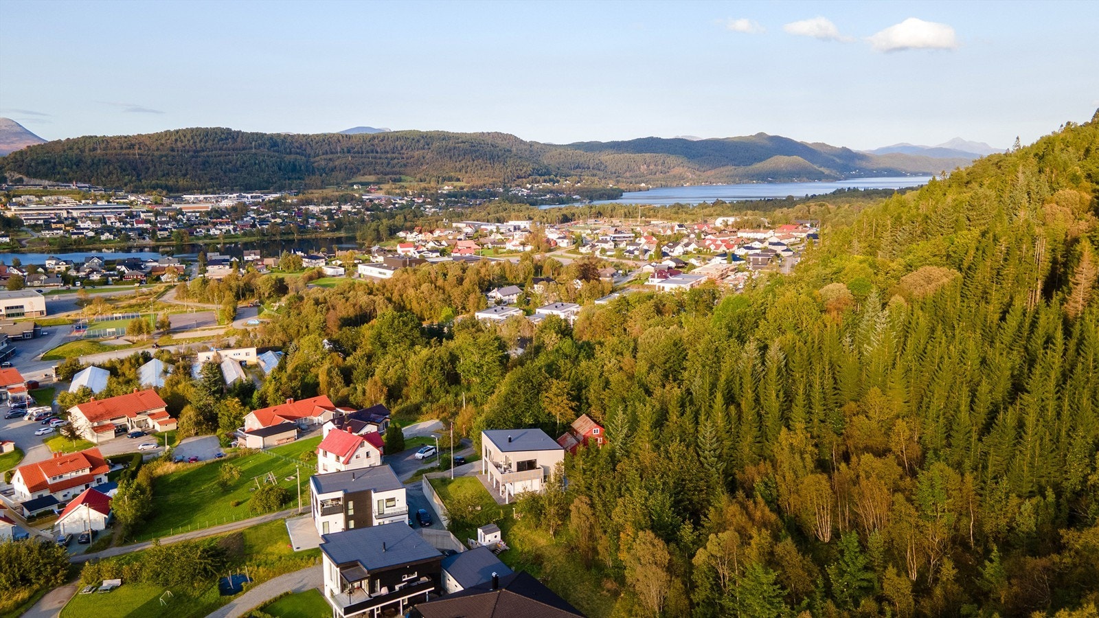 Boligen har fin og sentral beliggenhet i rolige omgivelser. Galleribilde