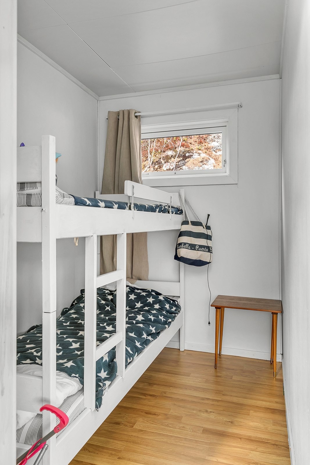 Det er to soverom i hytta. Galleribilde