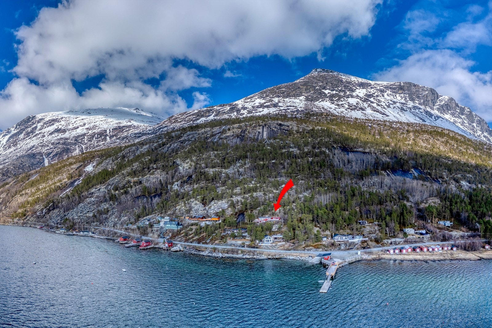 Det er kun ca. 40 minutters kjøretur til Narvik sentrum. Galleribilde