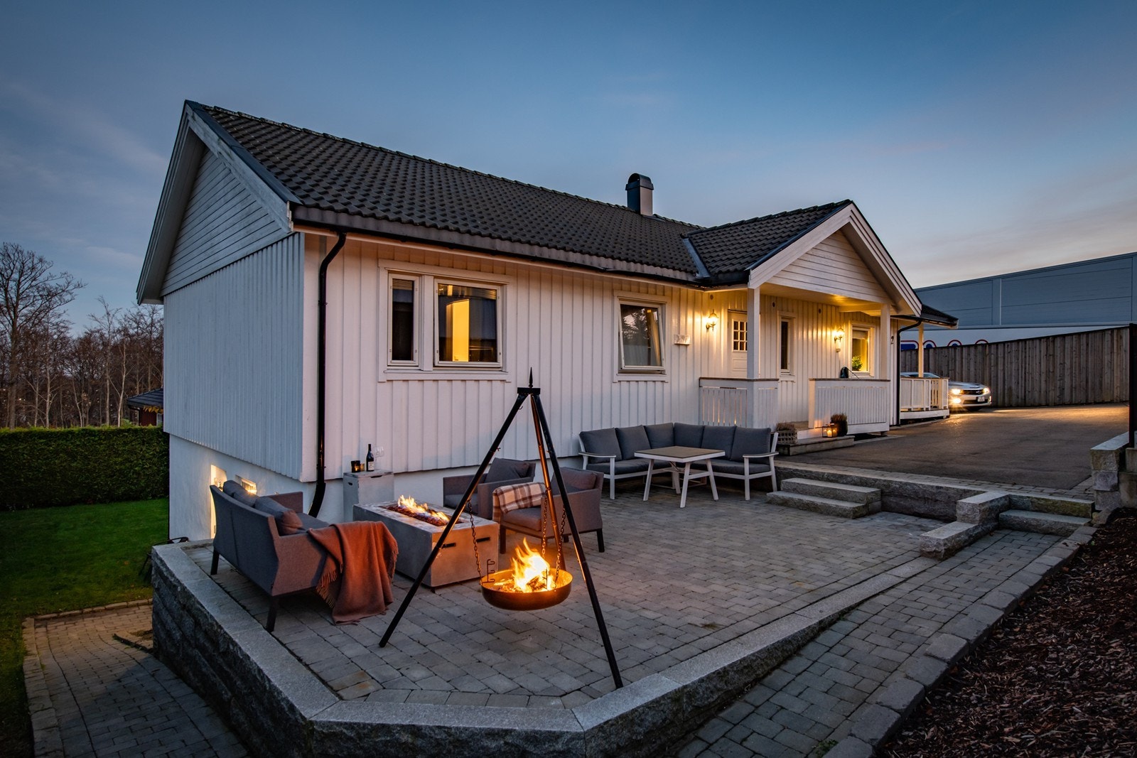 Kan nyte lange varme sommerkvelder fra gårdsplassen Galleribilde