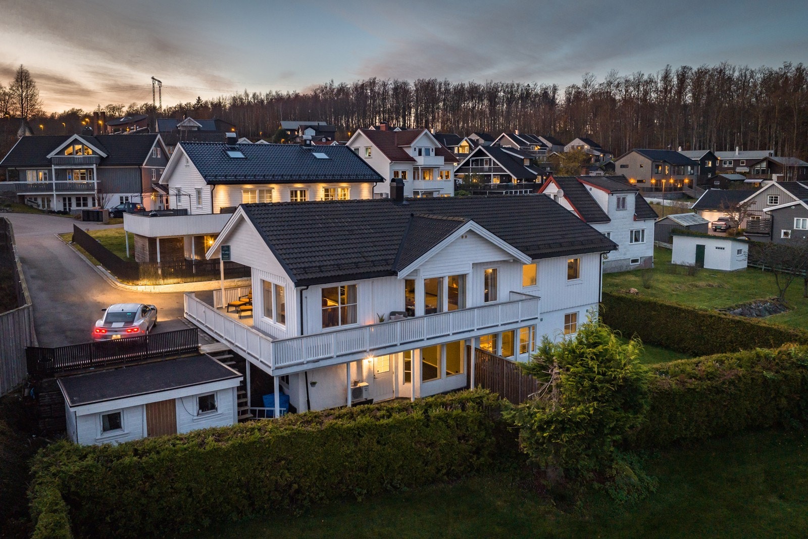 Nærhet til butikk, buss, skoler og flotte turområder Galleribilde