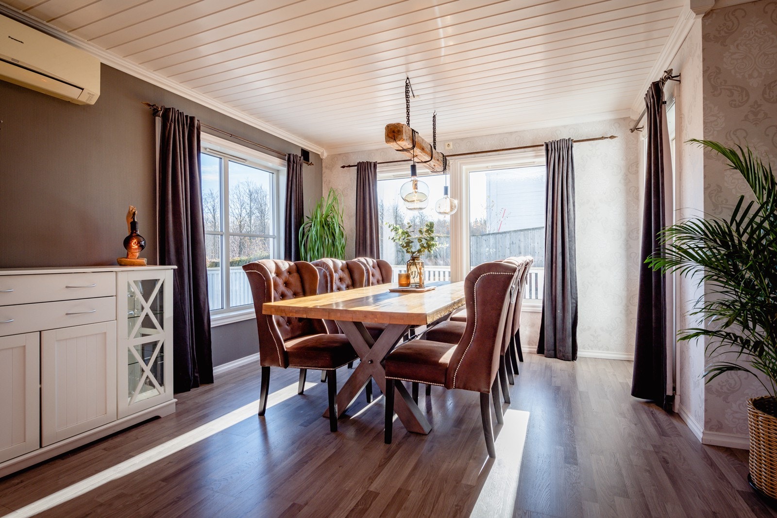 God plass til mange gode mennesker Galleribilde