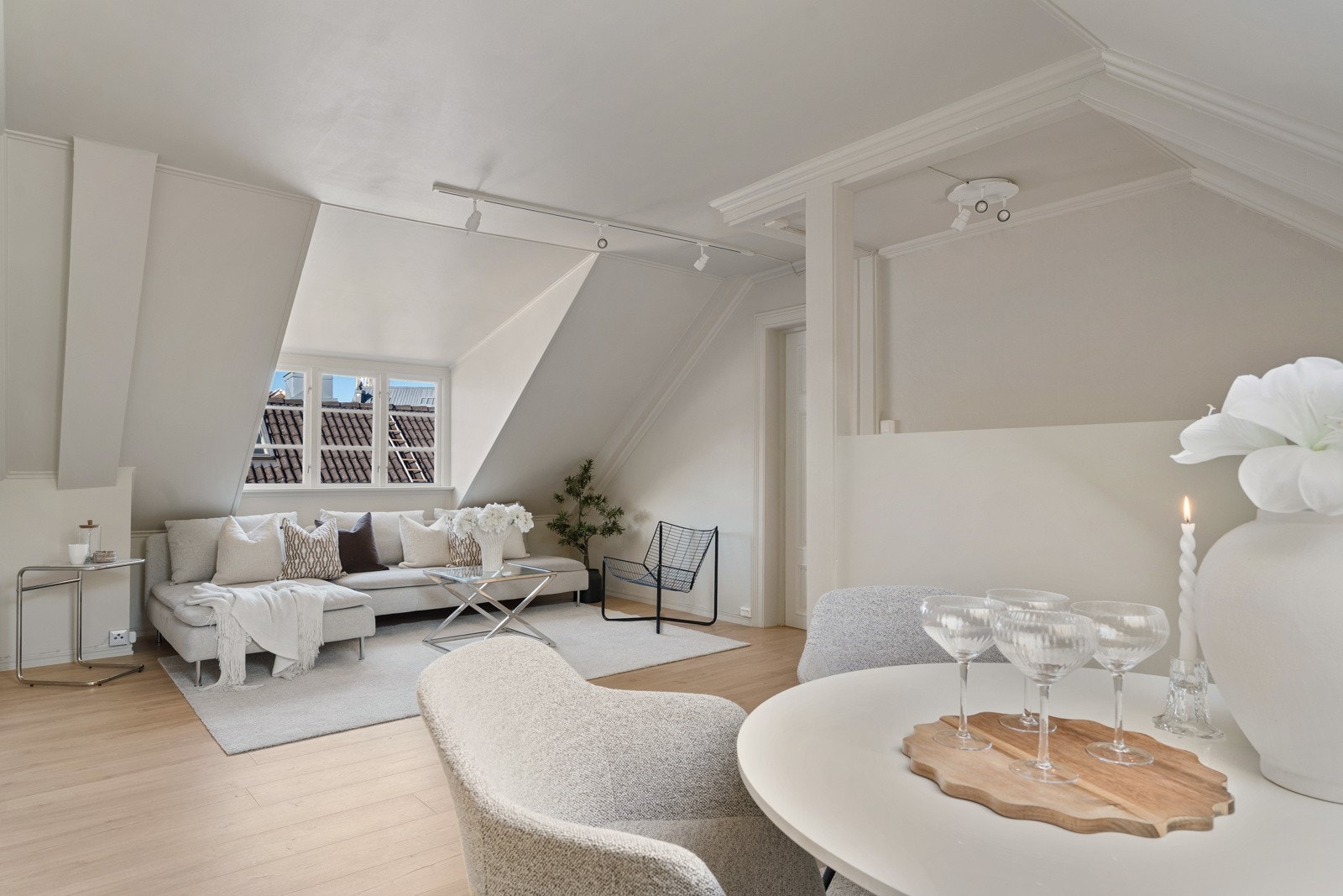 Proaktiv presenteter 3-roms leilighet i toppetasje/loft i Nedre Møllenberg gt . 80B. Galleribilde
