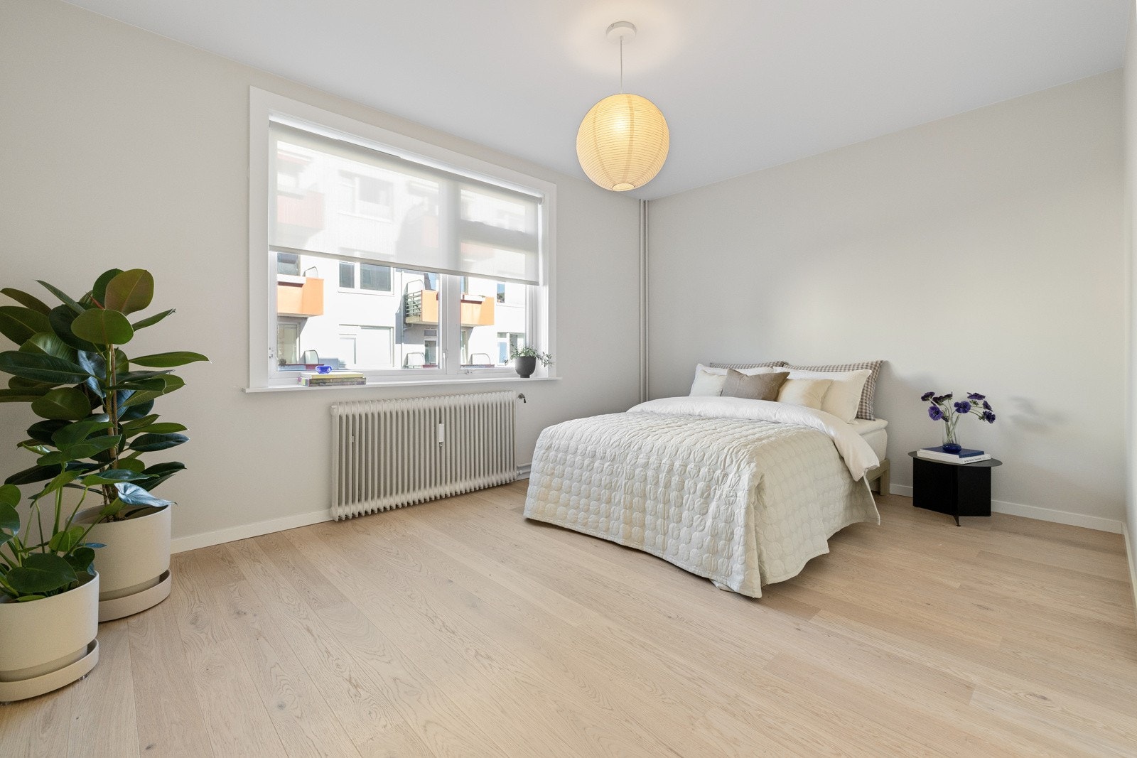 Begge soverommene har god plass til dobbeltseng. Galleribilde