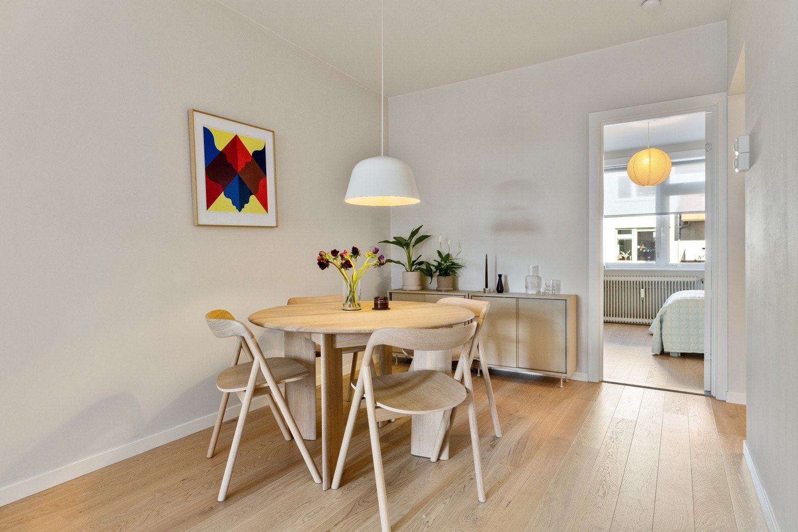 Leiligheten har to romslige soverom, som vender mot stillebakgård. Galleribilde