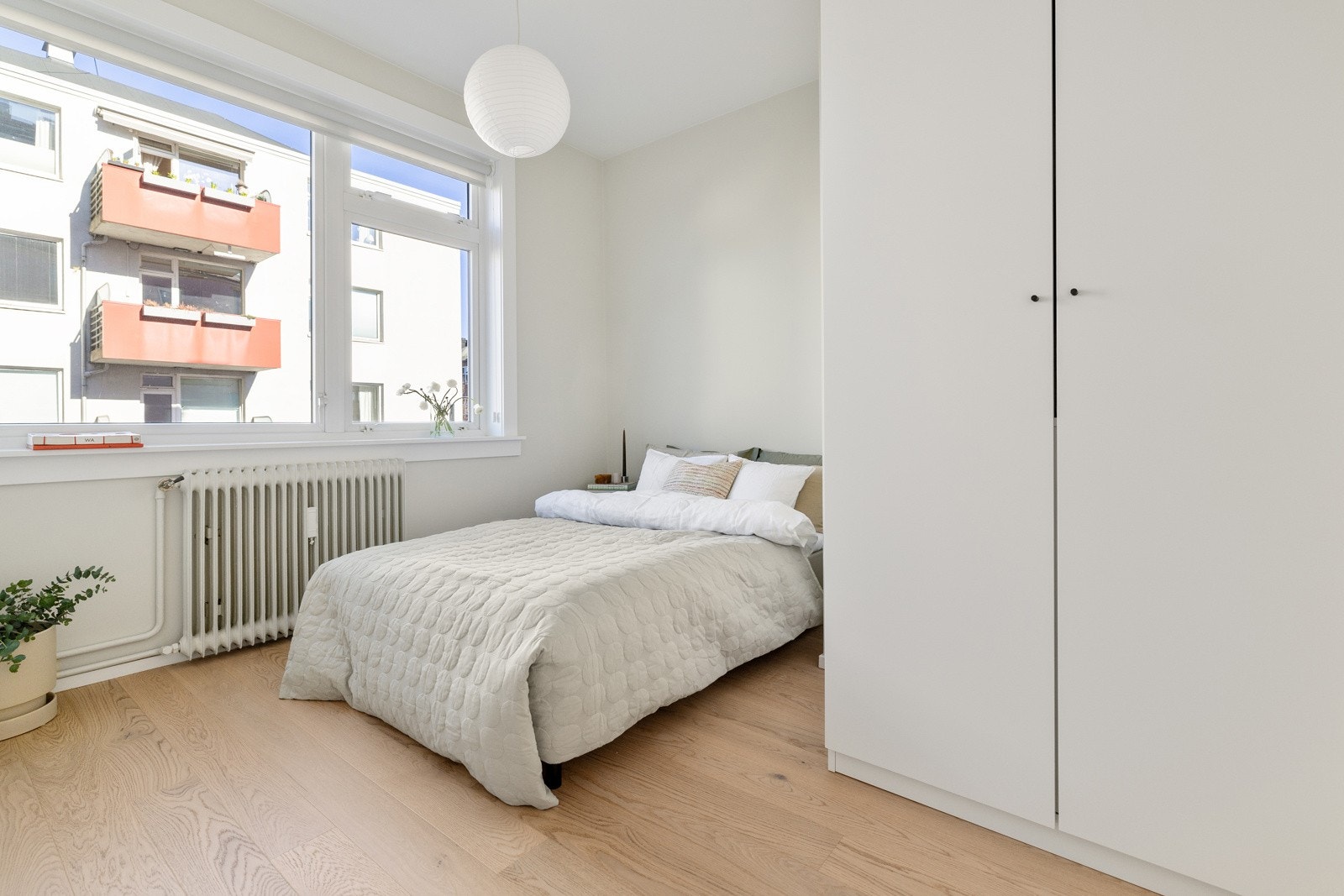 Dette soverommet er allsidig og egner seg utmerket som gjesterom, barnerom eller hjemmekontor. Galleribilde