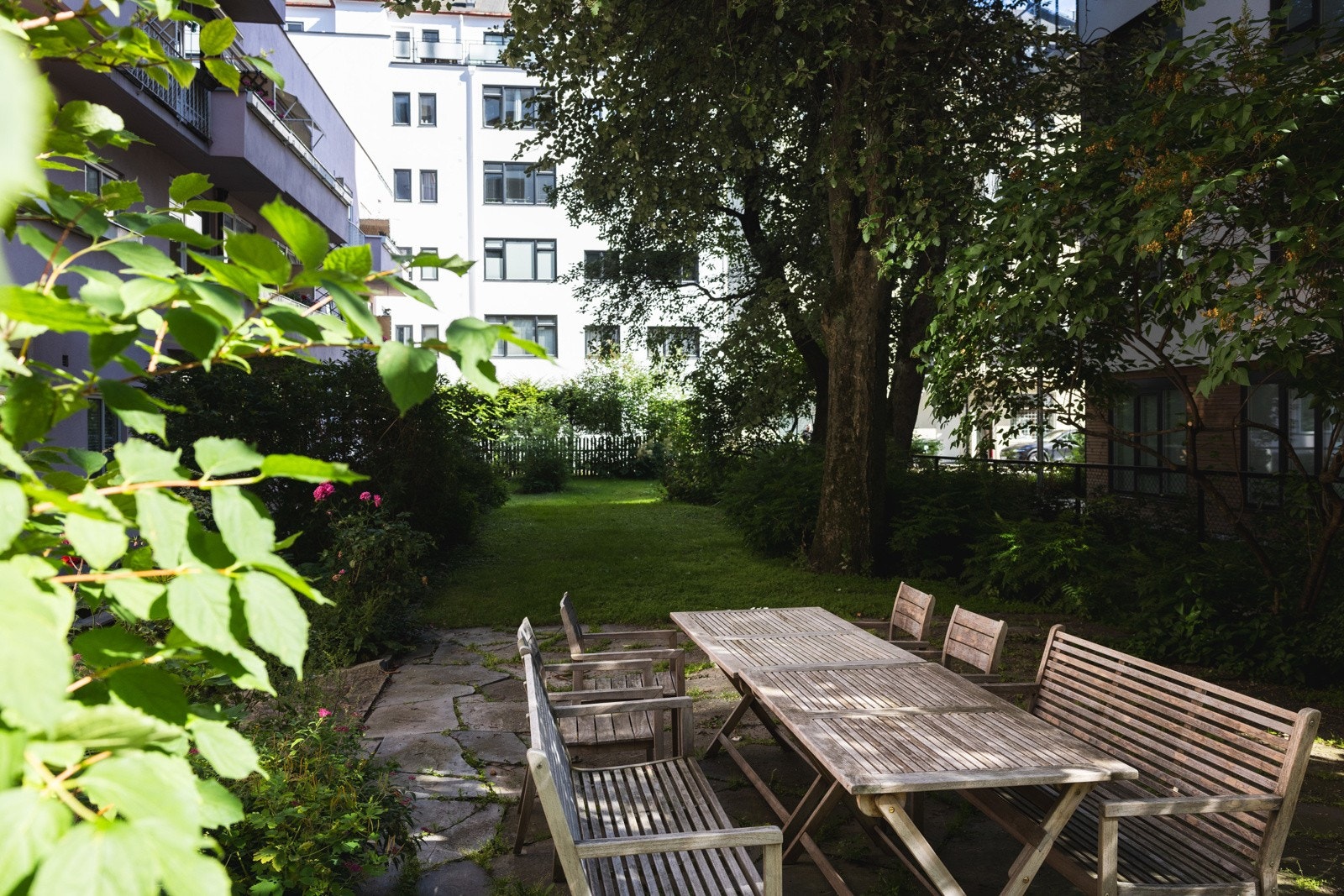 Hyggelig bakgård i sameiet. Galleribilde