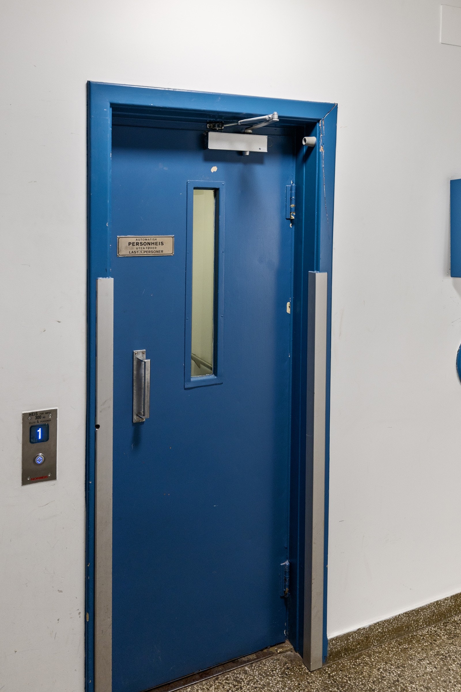 Fin internbeliggenhet i 4.etasje med heisadkomst. Galleribilde