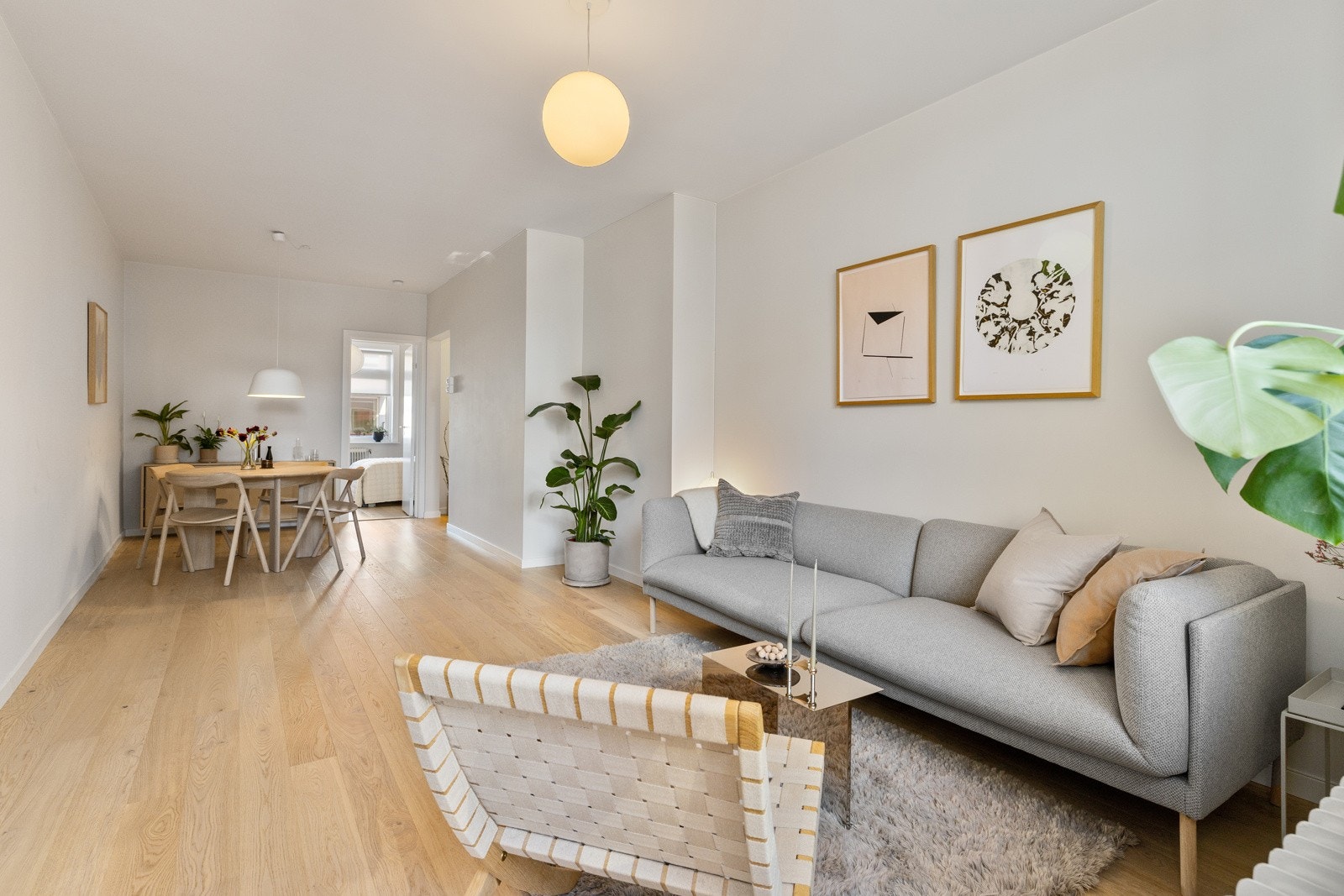 Leiligheten har en god planløsning med store vindusflater som gir mye lys og en god atmosfære. Galleribilde