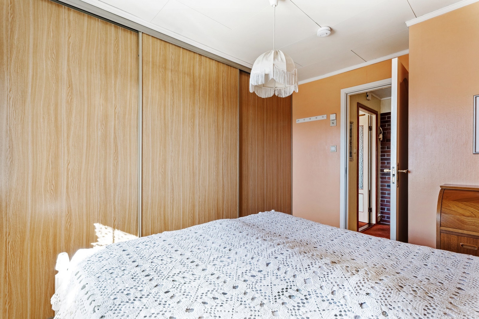 Soverom med skyvedørsgarderobe Galleribilde