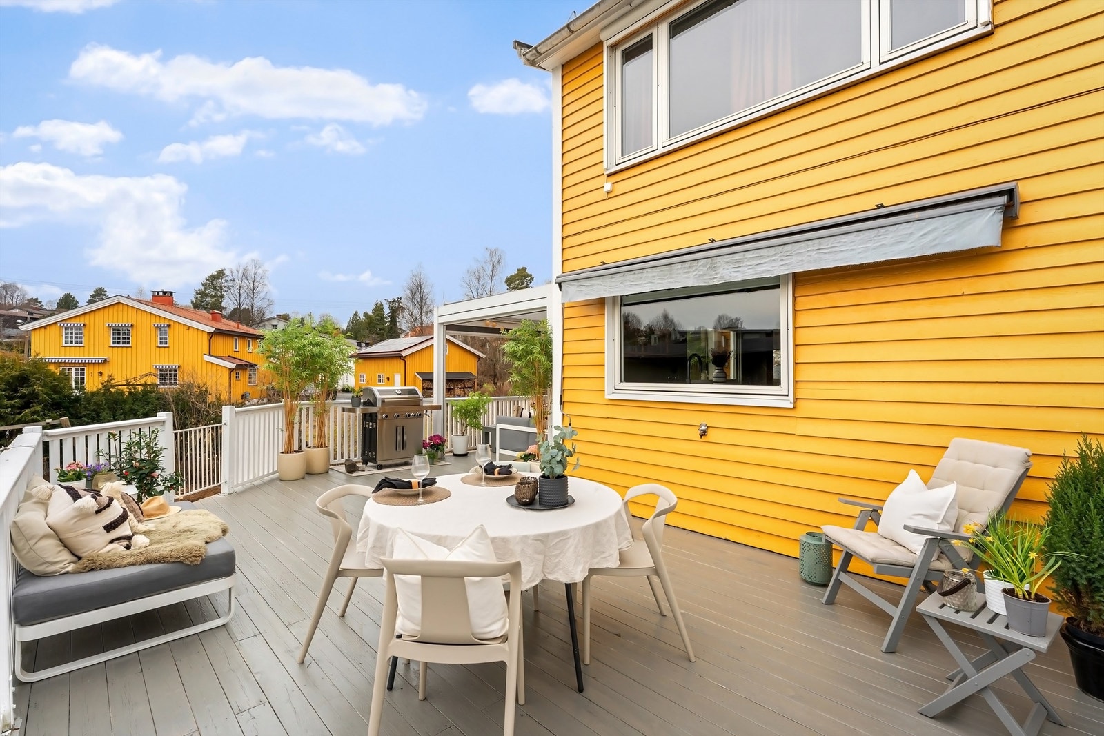 Terrassen er på hele 45 kvm Galleribilde