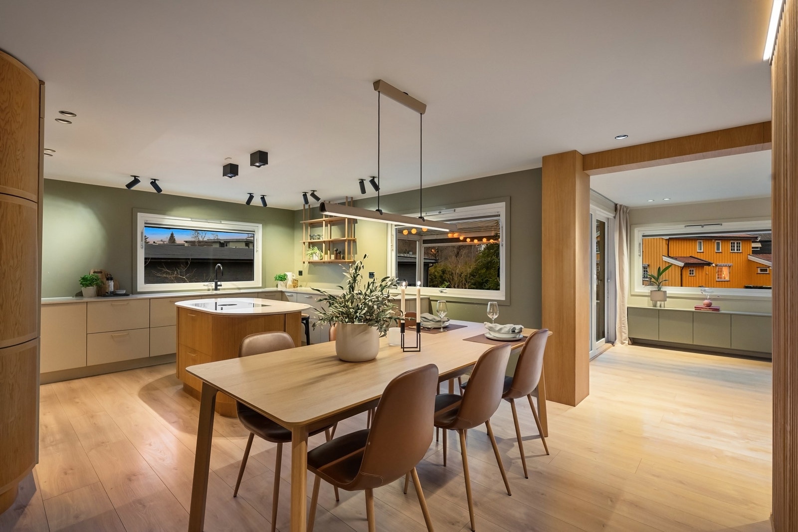 Boligen er betydelig oppgradert i 2022 og holder høy standard Galleribilde