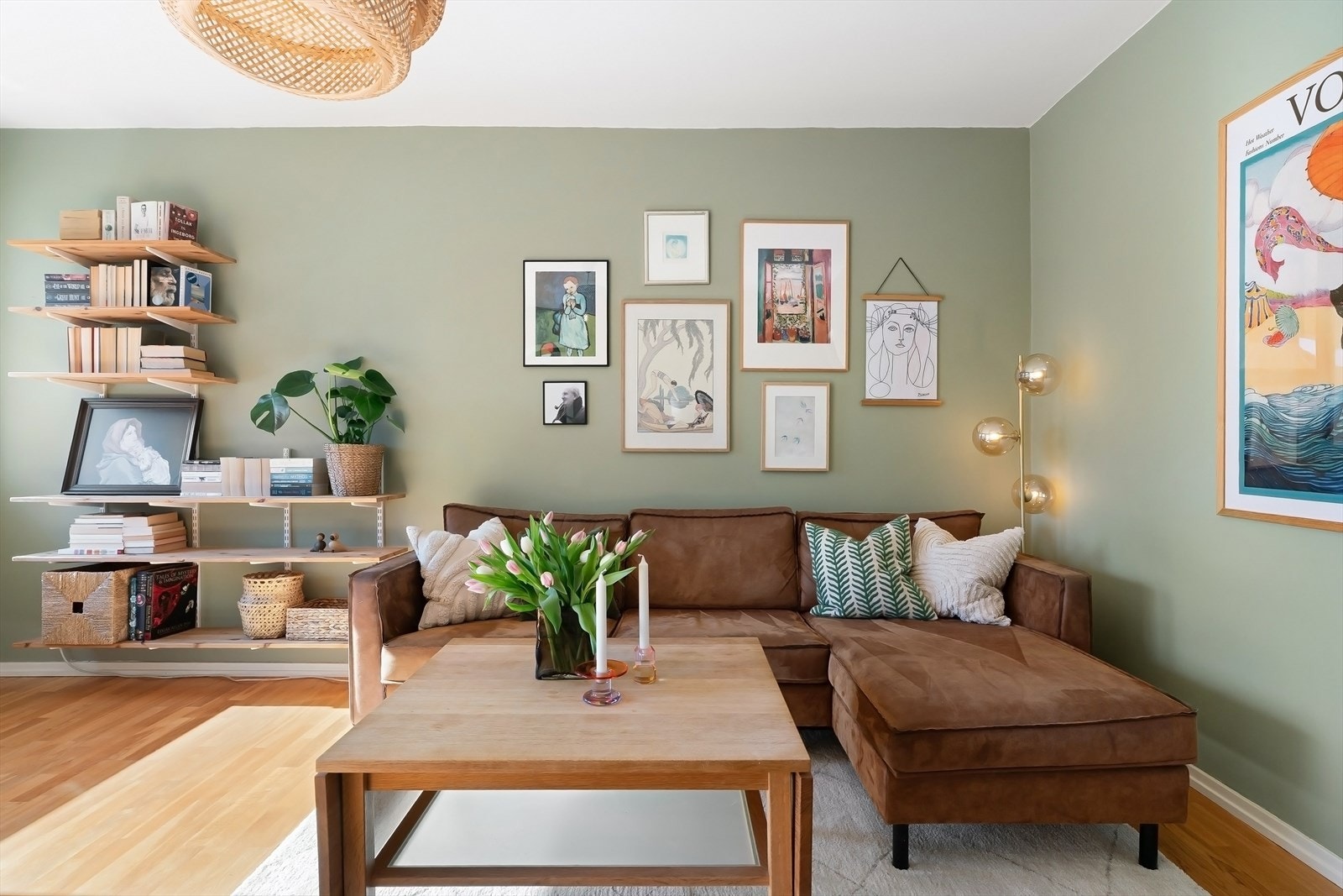 Elektrisk oppvarming av boligen og nye 2-lags isolerglass vinduer fra 2019 Galleribilde