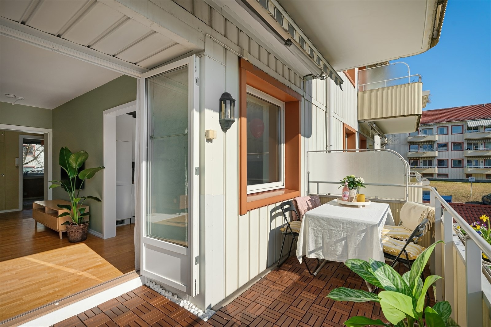 God plass til både grill og utemøbler - balkongen ble utvidet i 2006 Galleribilde