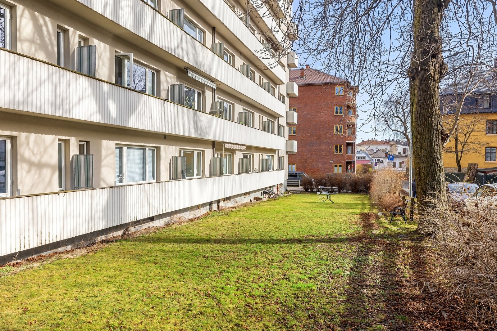 Flotte fellesarealer som er opparbeidet med gressplen. Galleribilde