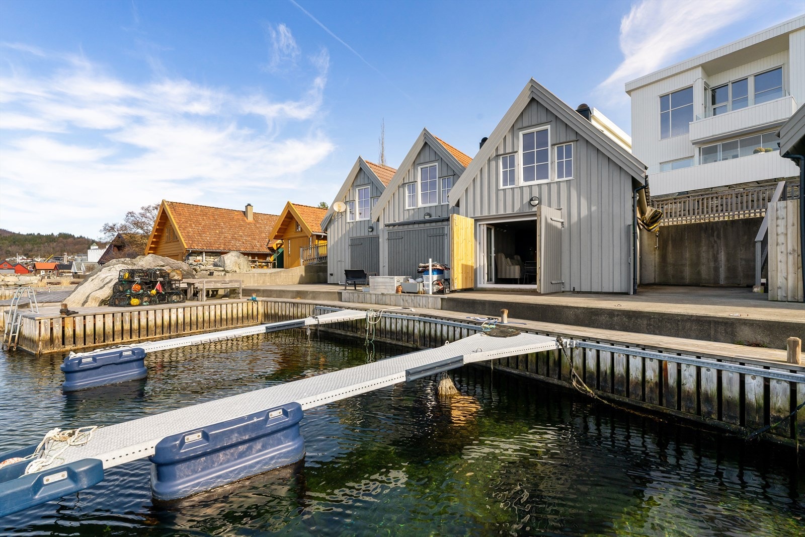 Velkommen til Gullbekkstraen - Nyere naust med bra standard og båtplass Galleribilde