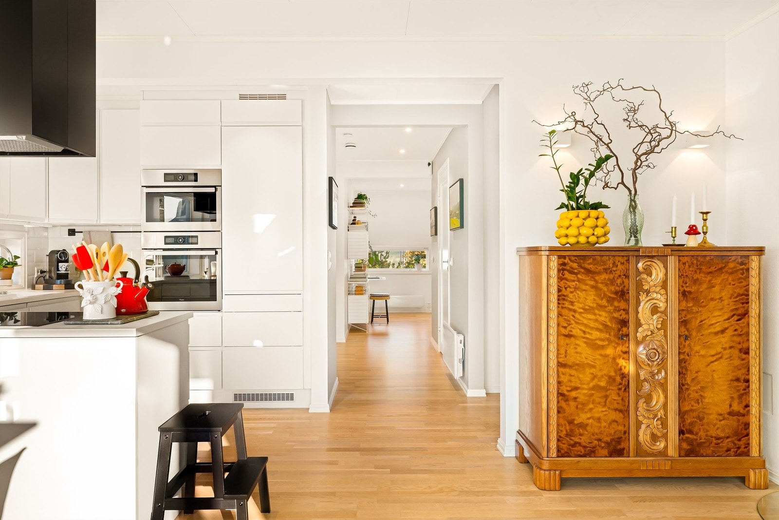 Smarte 3. generasjons panelovner fra Mill er montert i begge etasjer, tilknyttet WiFi. Galleribilde