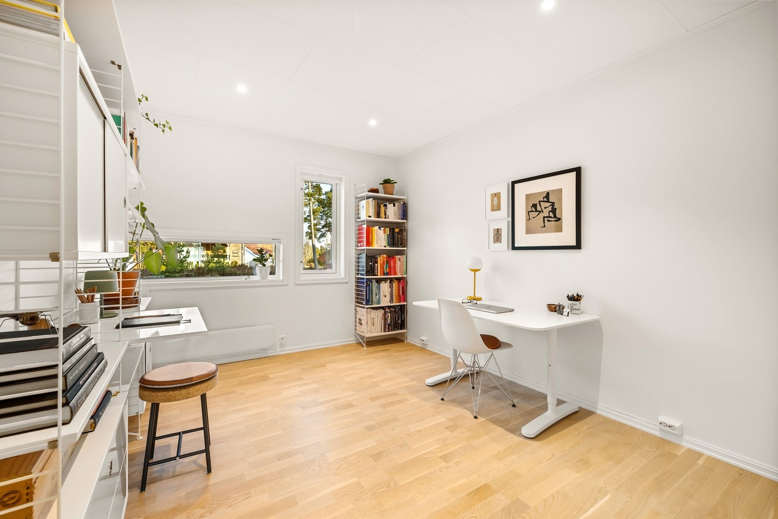 Dette rommet som i dag benyttes som stue/arbeidsrom er det mulig å skille ut som soverom. Galleribilde