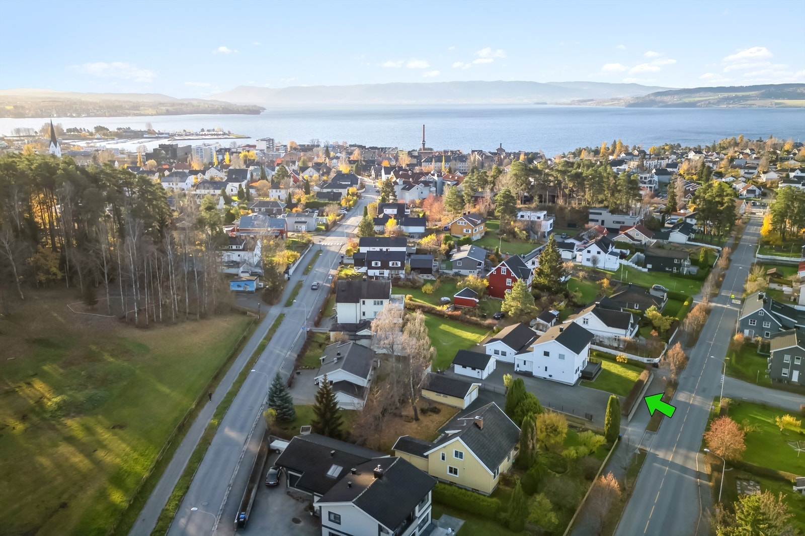 Kort gangavstand fra eiendommen ned til Hamar sentrum og Mjøsa. Galleribilde