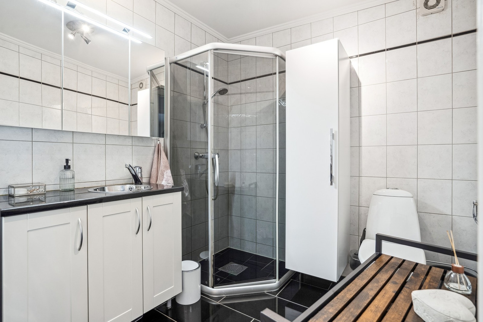 Flislagt bad. Galleribilde