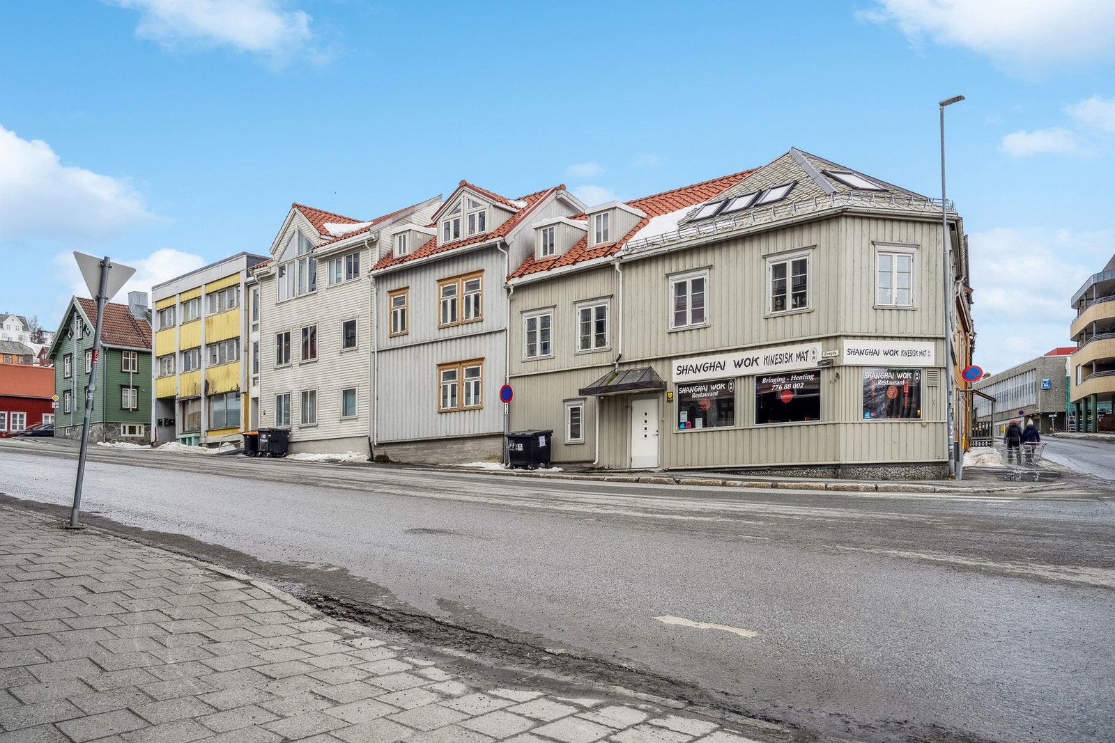 Leiligheten ligger i nordbyen rett ovenfor Tinghuset/Tromsøbrua. Galleribilde