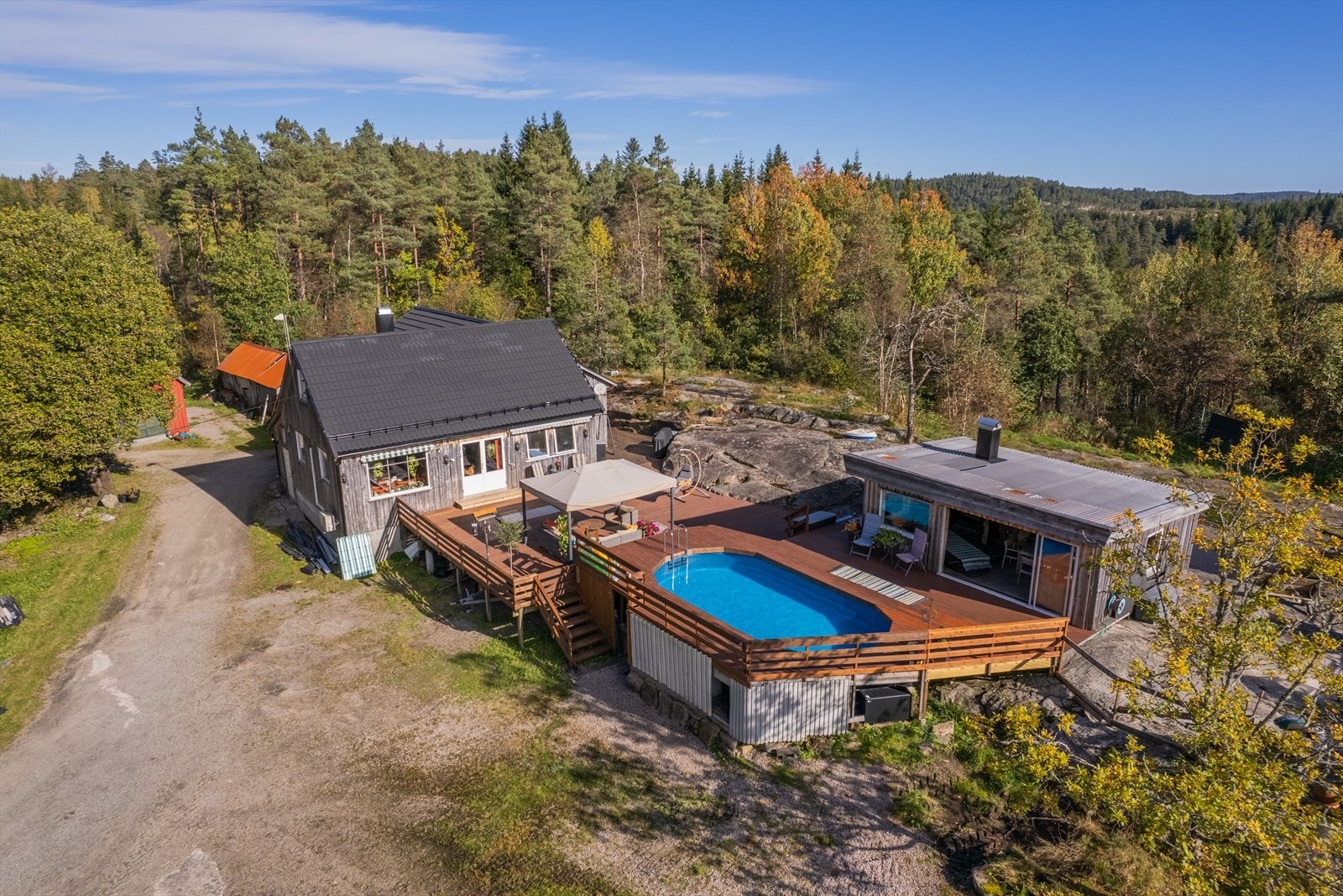 Innholdsrik bolig med stor uteplass. Galleribilde