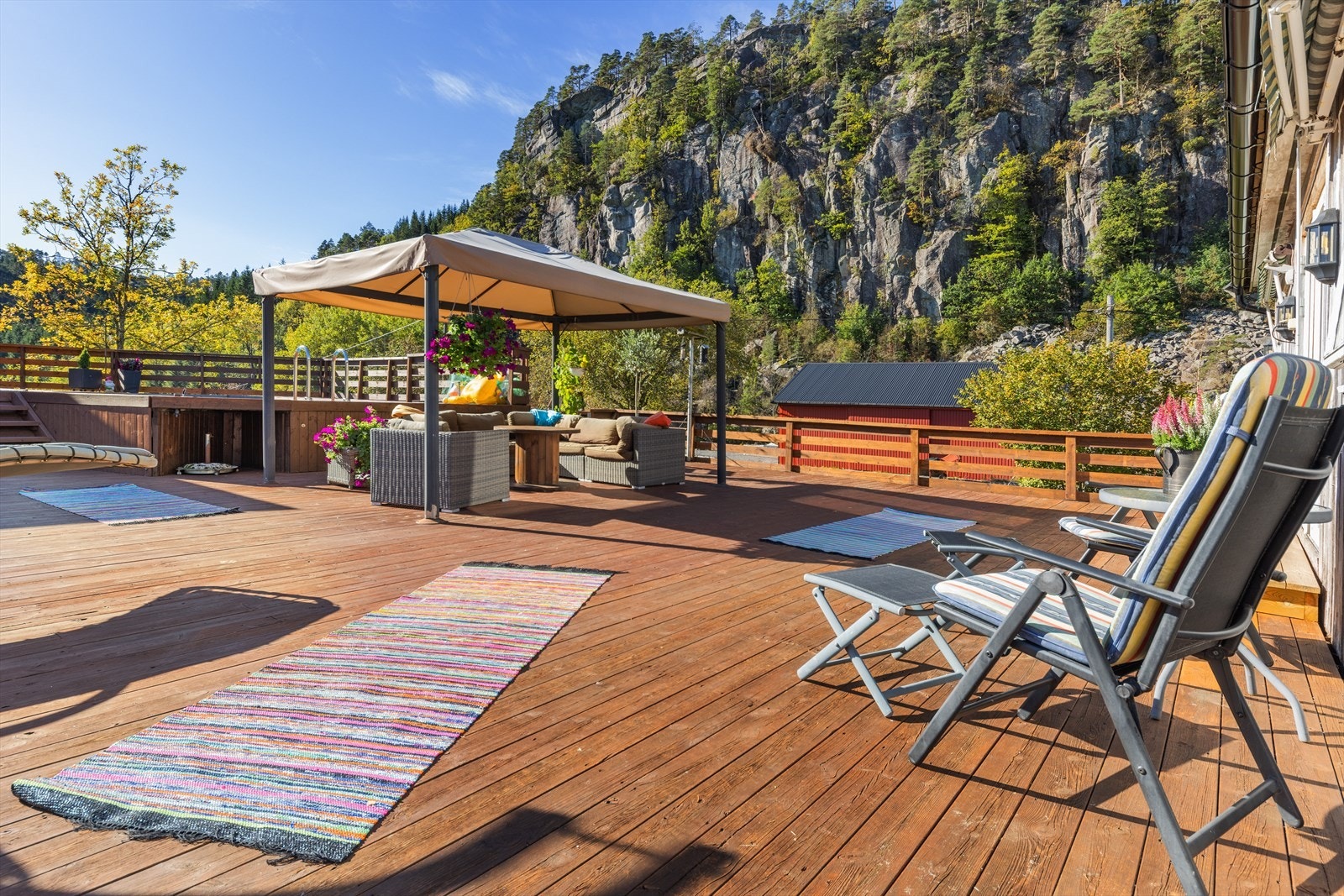 IMG 1572Så er vi ute på terrassen. Galleribilde