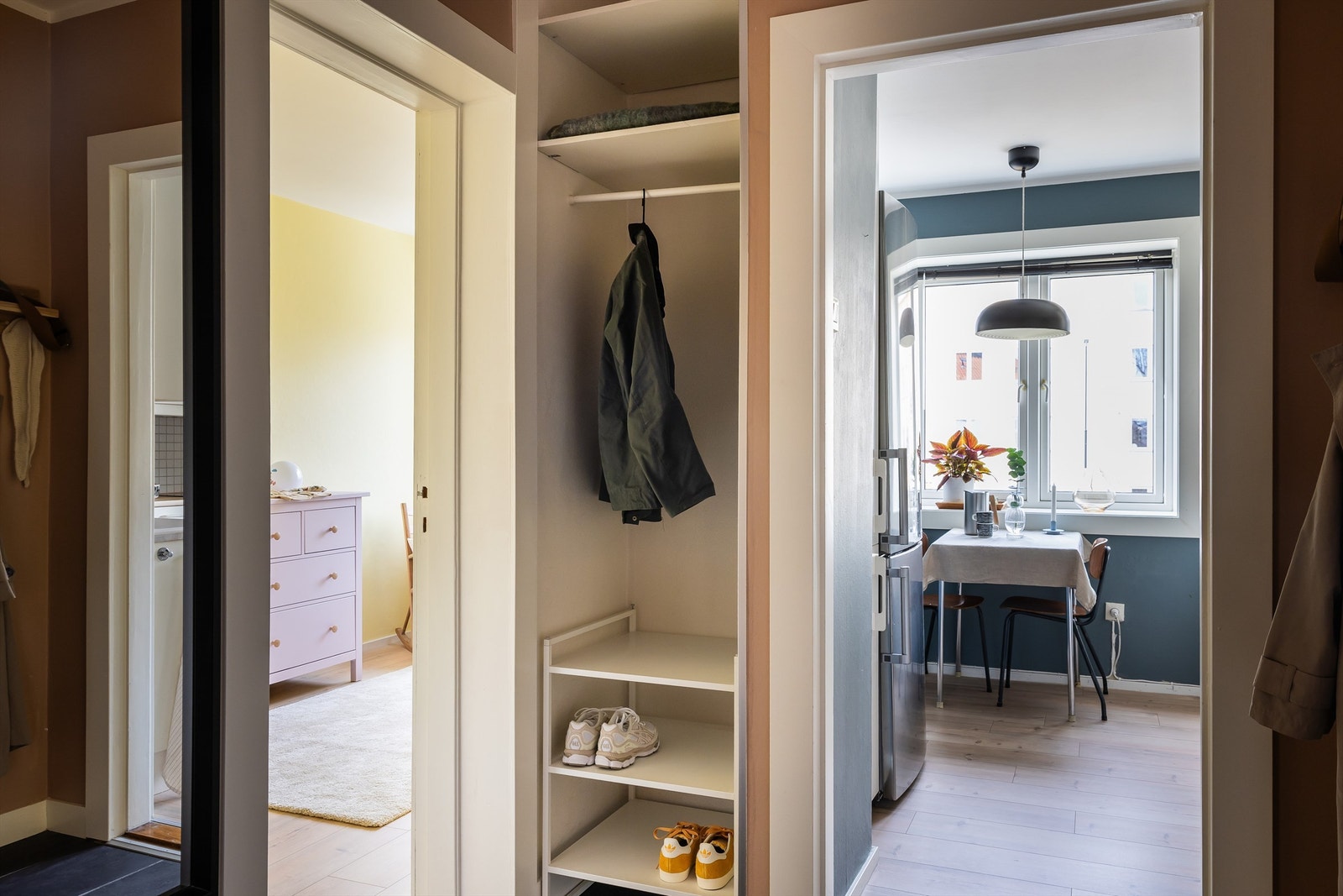 Entréen knytter boligens rom fint sammen. Galleribilde