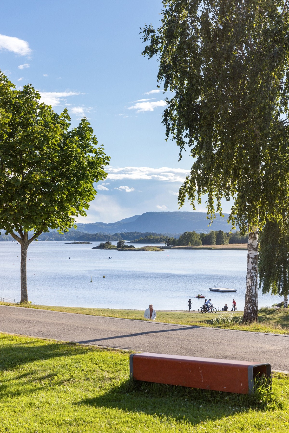 Med boligens beliggenhet rekker du garantert morgenbadet. Galleribilde
