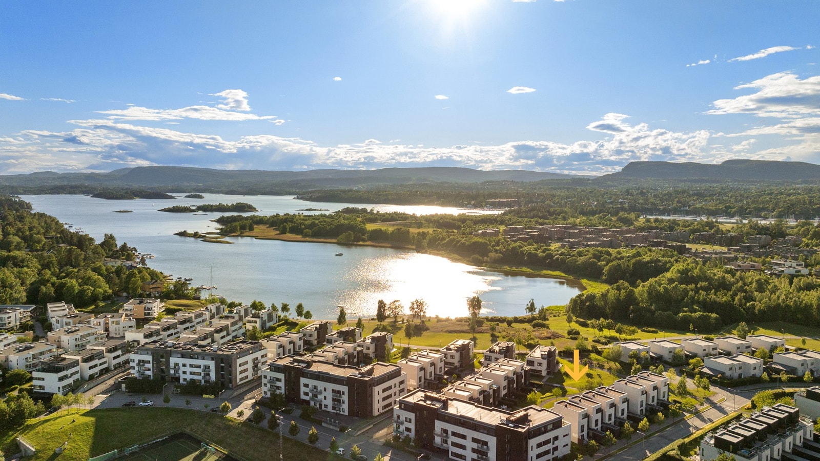 Ettertraktet rekkehus på 176 m² vakkert plassert i hjertet av Koksabukta på Fornebu. Galleribilde