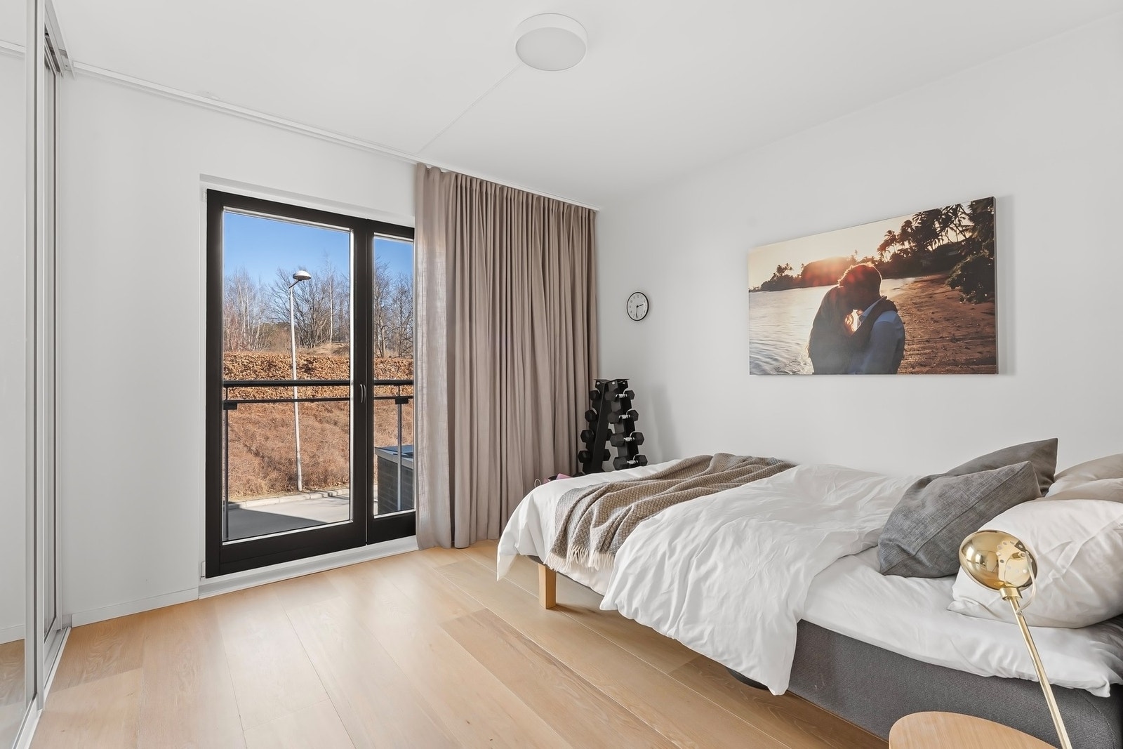 Soverom 3, god plass til møblering og stor skyvedørsgarderobe Galleribilde