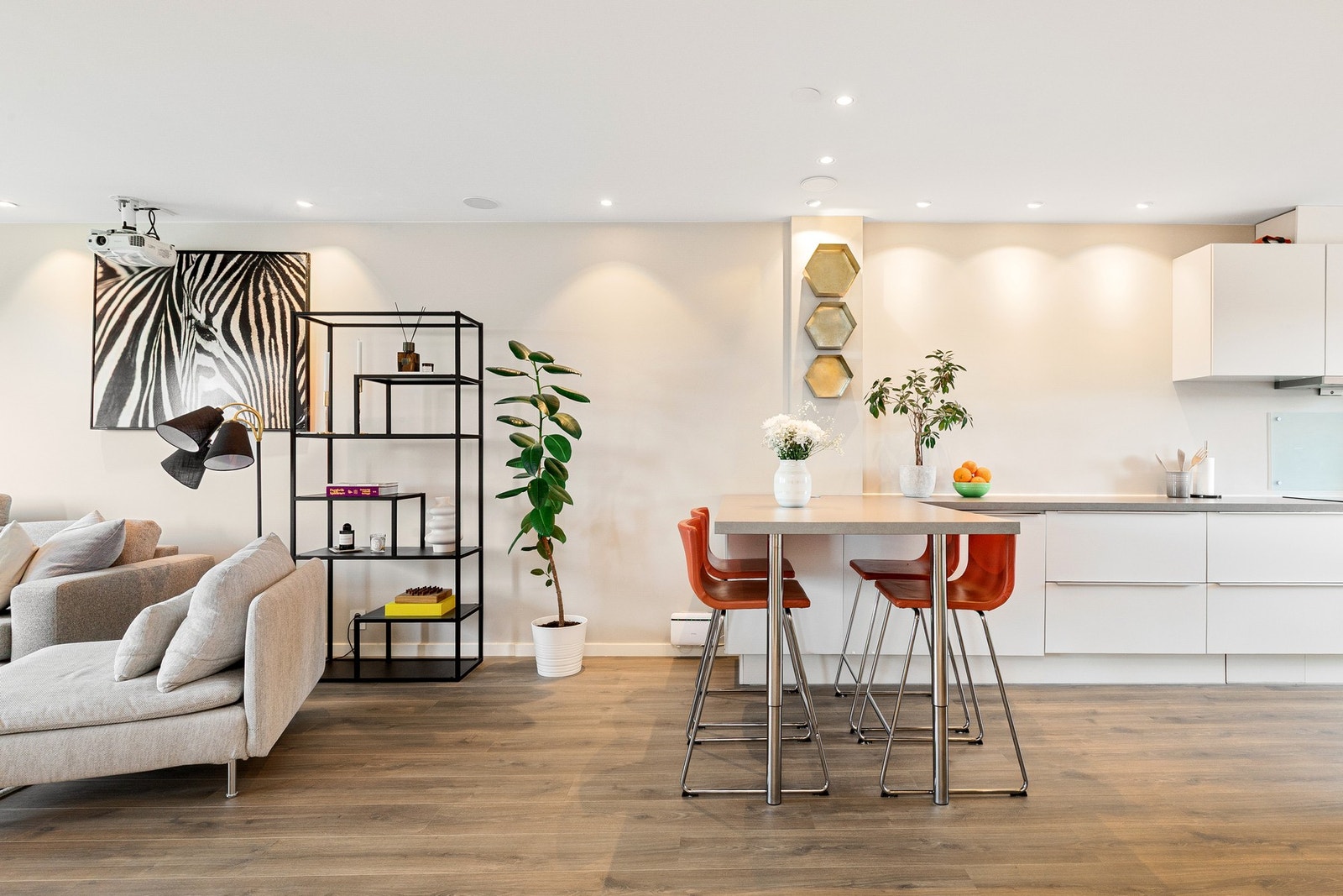 Åpen stue/kjøkken løsning. Galleribilde