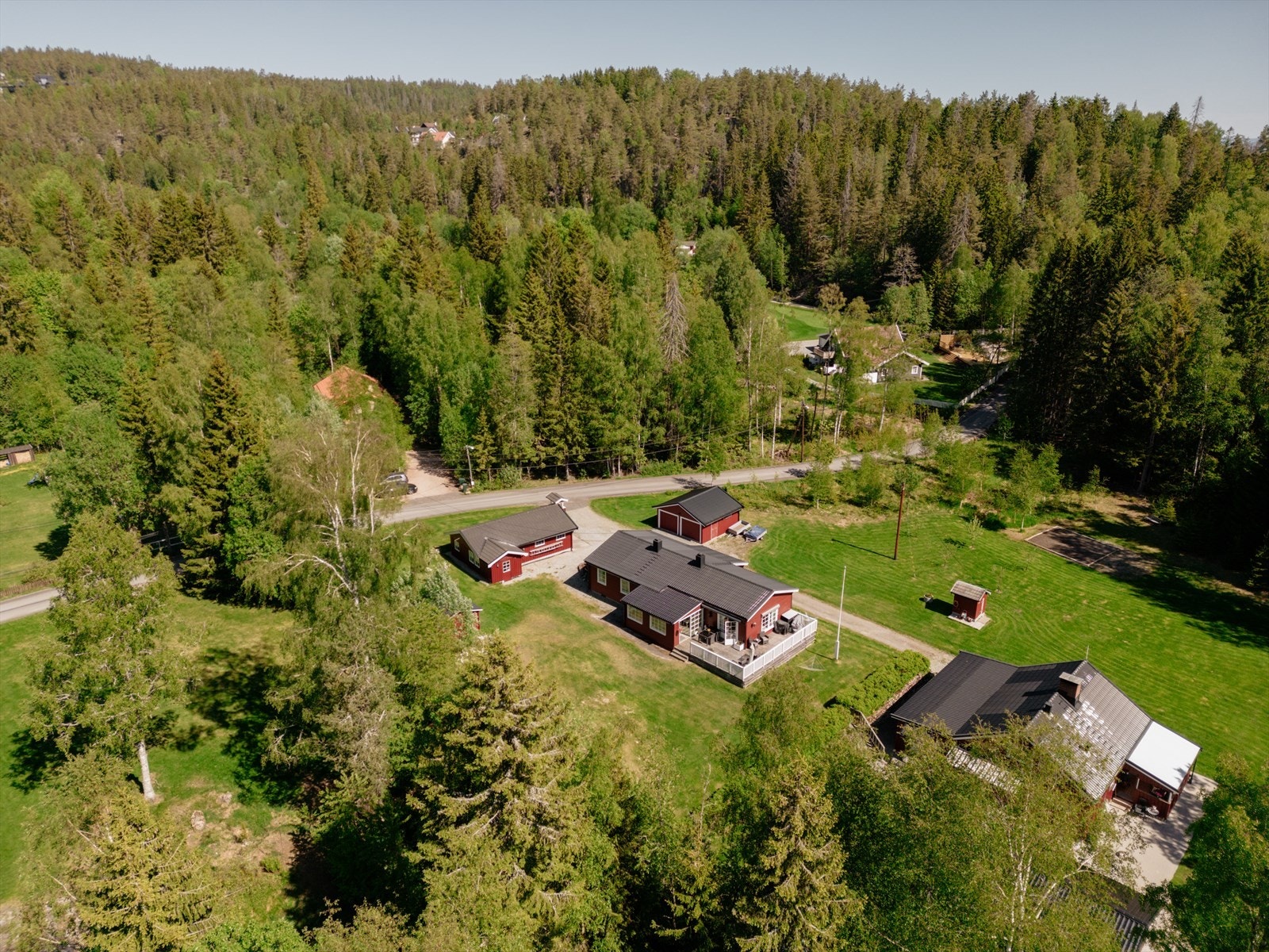 Koselig enebolig med flott beliggenhet i rolige og naturskjønne omgivelser, kun en kort spasertur fra Heggedal sentrum Galleribilde