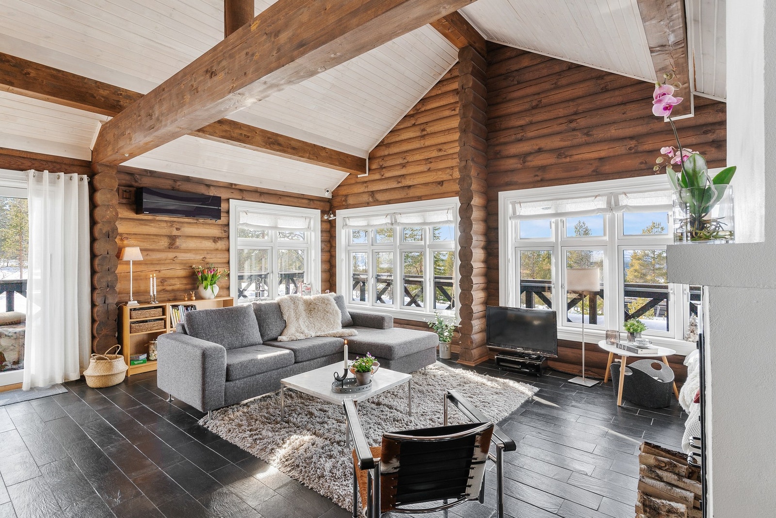 En effektiv varmepumpe sørger for jevn varme gjennom hele året. Galleribilde