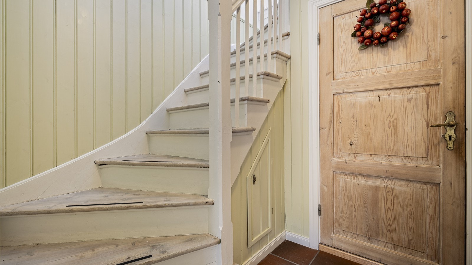 Original trapp opp til 2.etg. Galleribilde