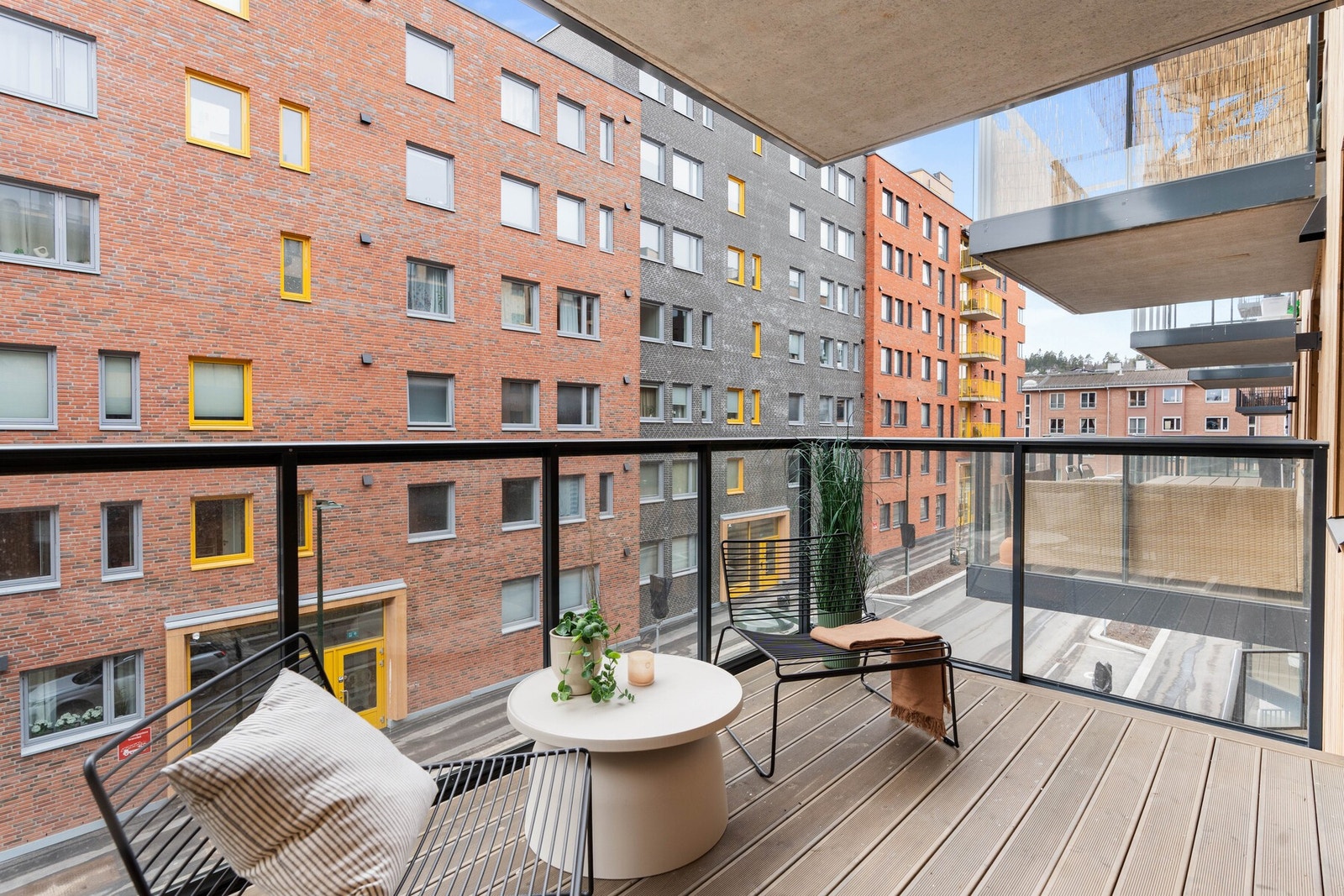 Balkongen er på hele 7 kvm og gir deg en ekstra sone utendørs Galleribilde