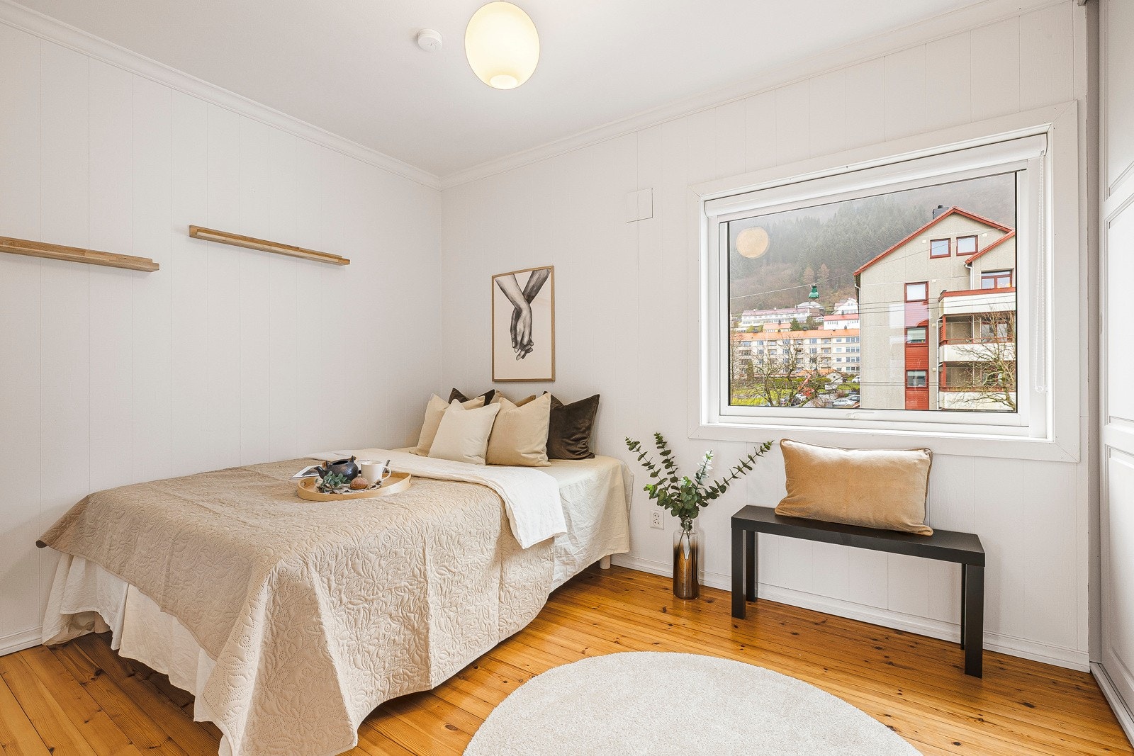 - Soverommet er på 10,6 kvm og har god plass til ønsket møblering - Galleribilde