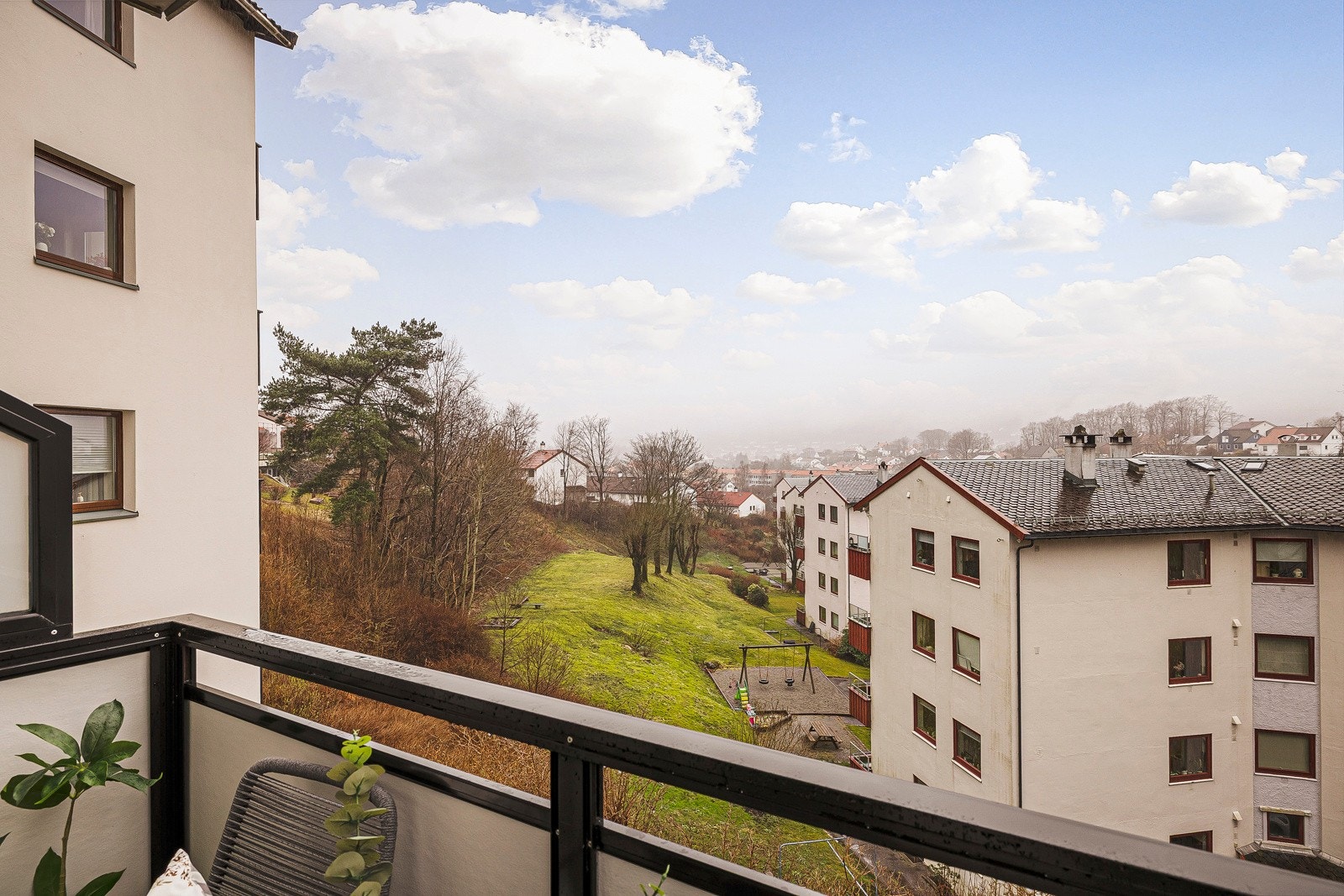 - Solen når balkongen ca. kl. 14 og blir til solen går ned på sommeren - Galleribilde