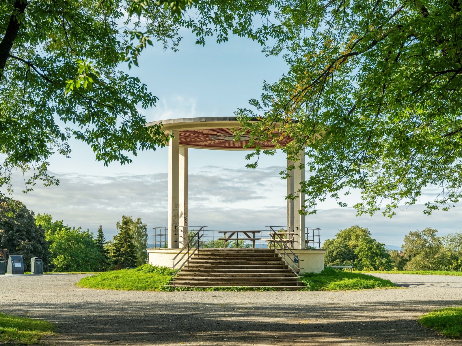 Bydelen omtales som "Den grønne bydelen", da det er et mangfold av parker og grøntområder. Dette er Torshovparken. Galleribilde