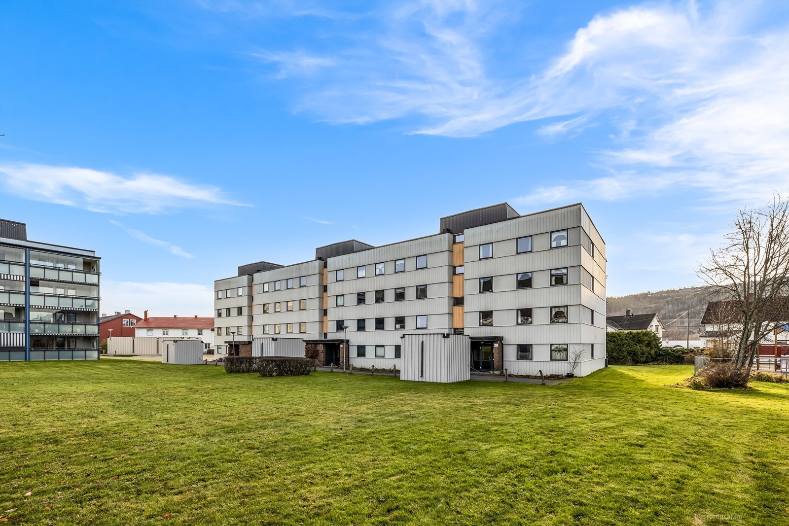 Trivelige grøntområder på borettslagets eiendom Galleribilde