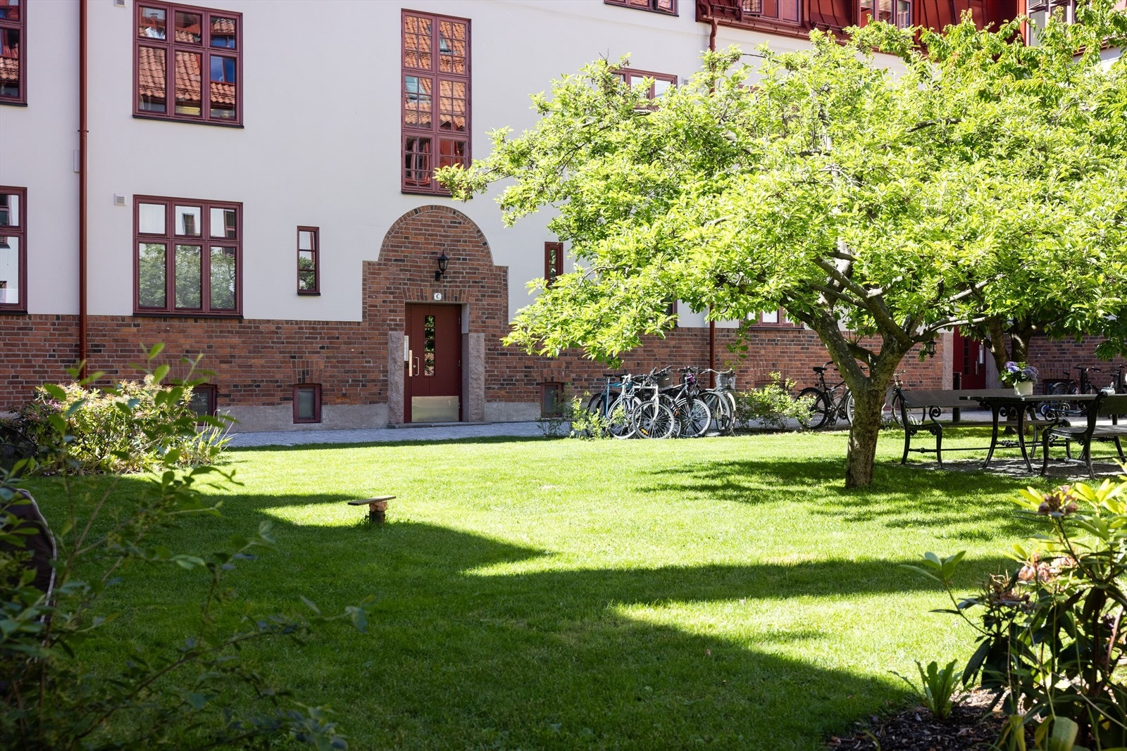 Godt vedlikeholdt gård med tilbaketrukket og attraktiv beliggenhet Galleribilde