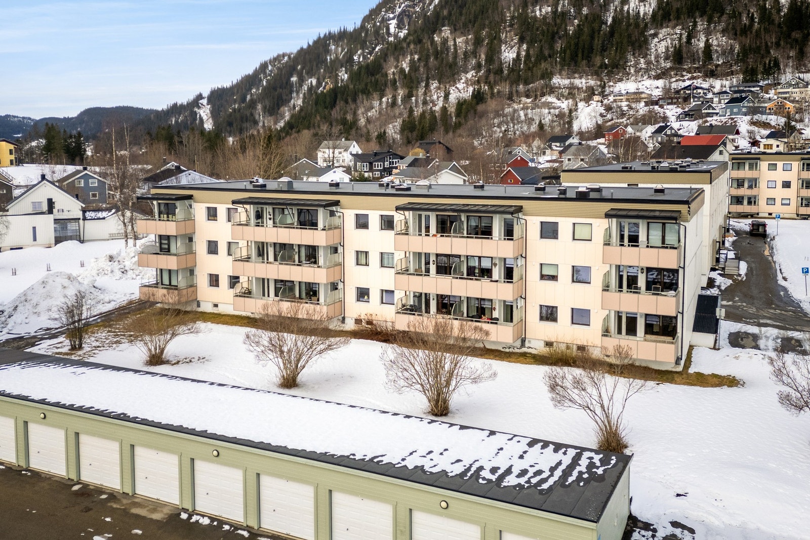 Boligen ligger svært attraktivt til i blokkens 1. etasje Galleribilde