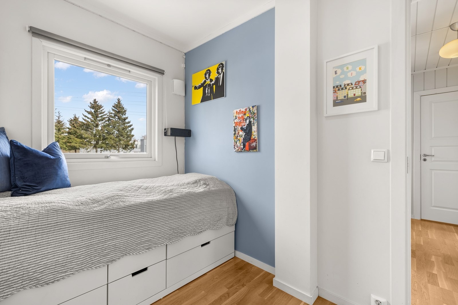 Rommet passer ypperlig som barnerom, gjesterom eller kontor. Galleribilde