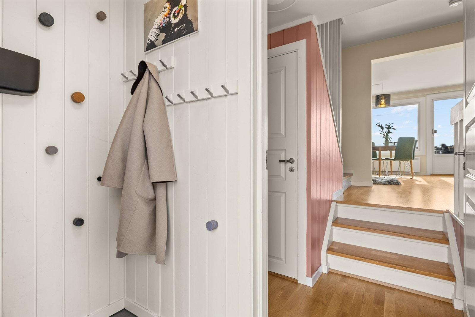 Entrè med plass til oppbevaring av sko og yttertøy. Galleribilde