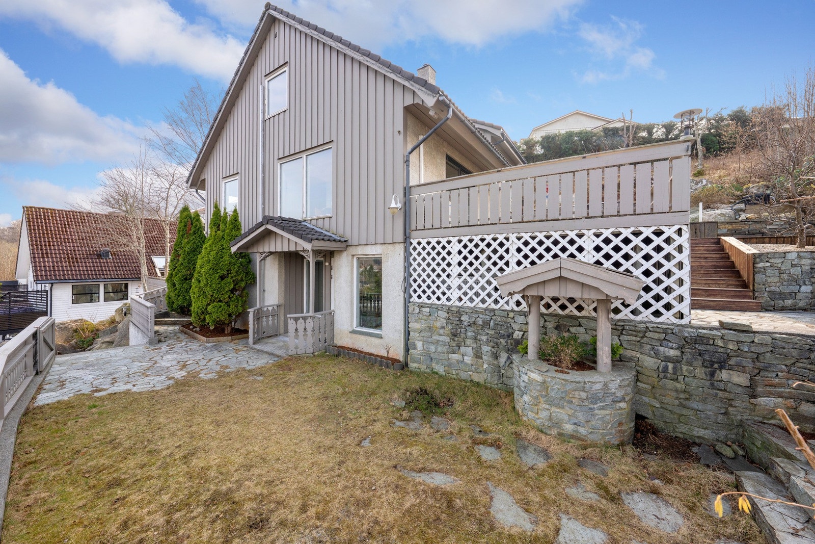 Flott fasade med gode muligheter for grønt uteområde Galleribilde