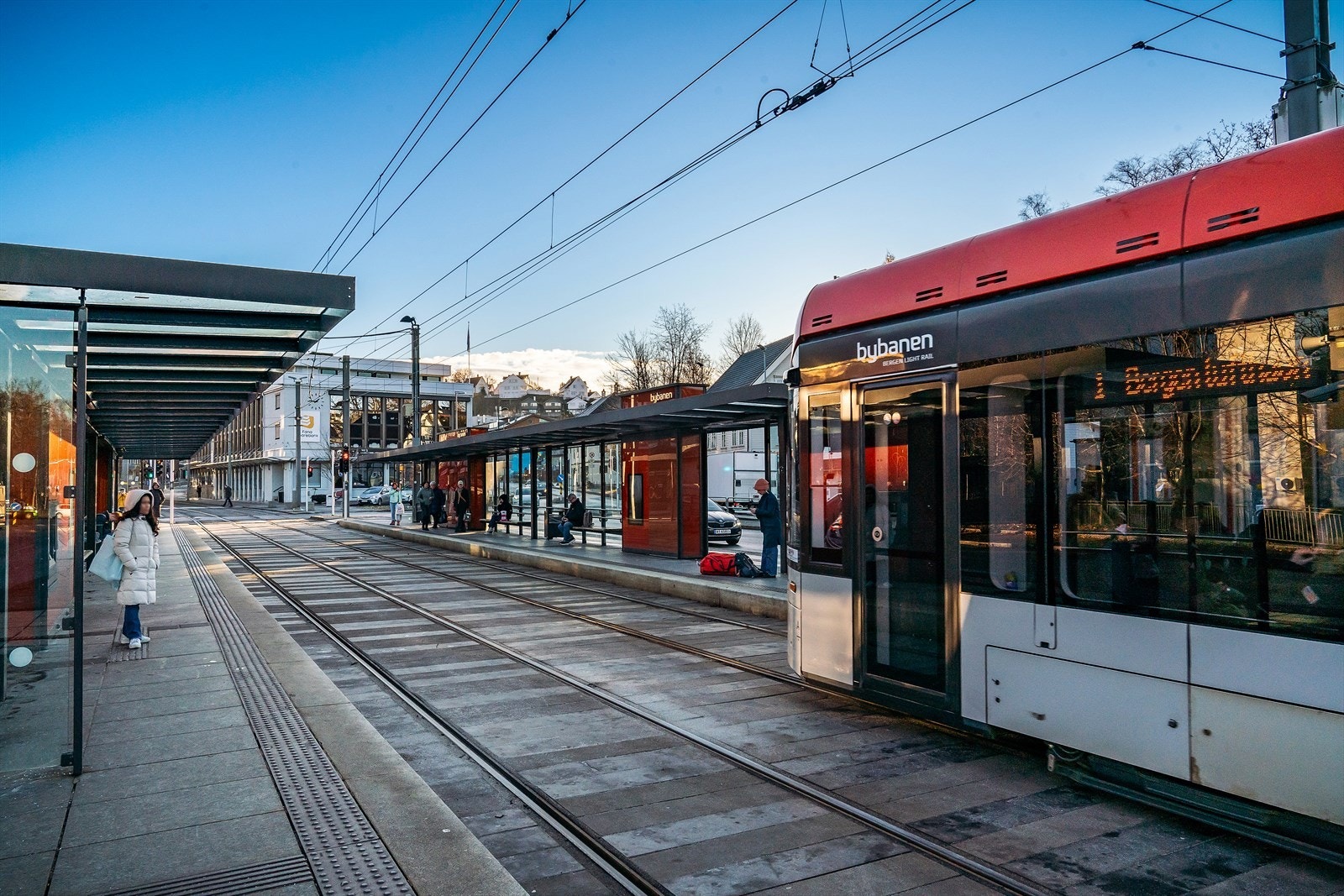 - Buss rett i nærheten, som gjør det lett tilgjengelig å komme seg rundt i Bergen - Galleribilde