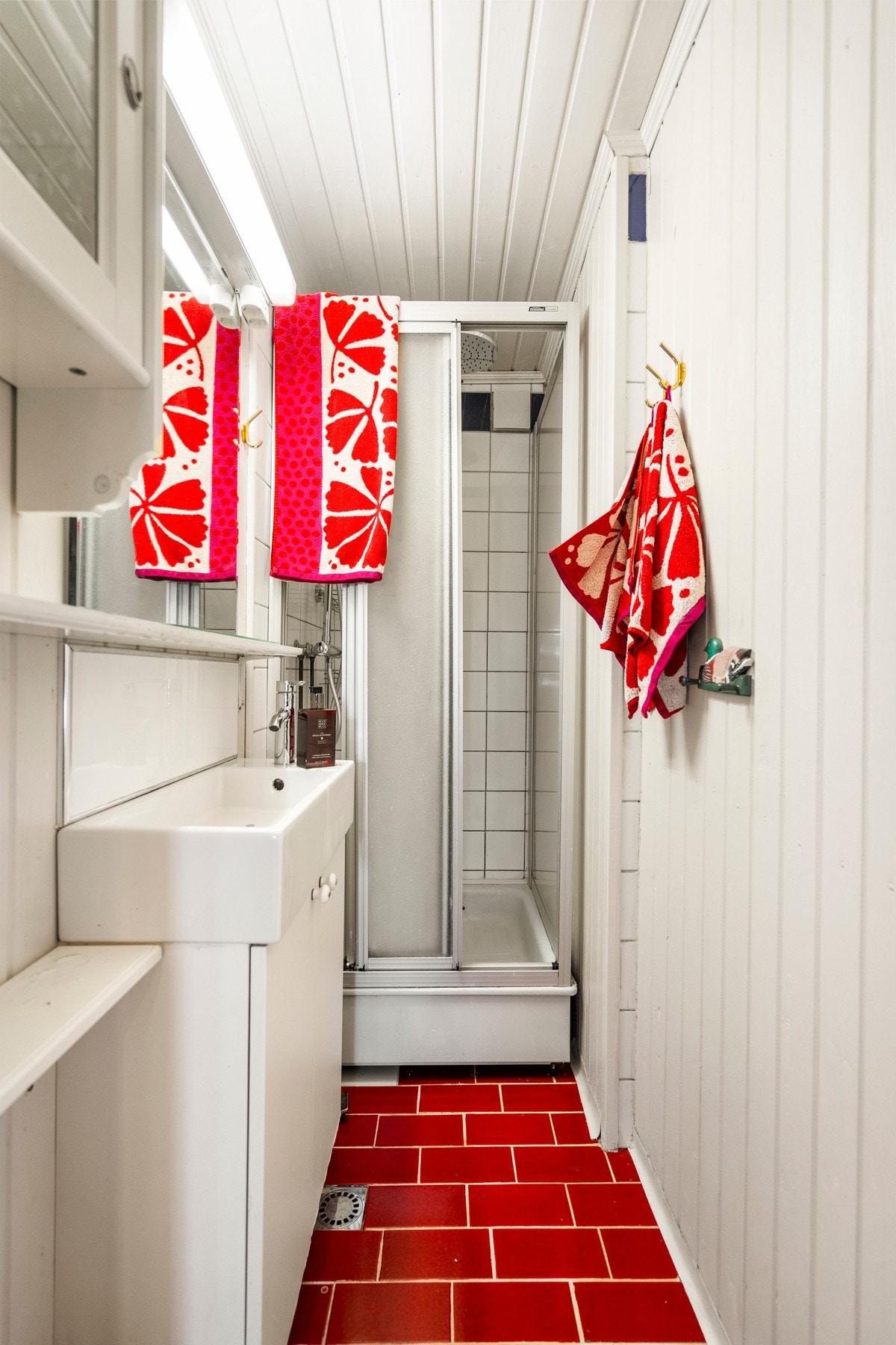 Bad med dusjkabinet Galleribilde