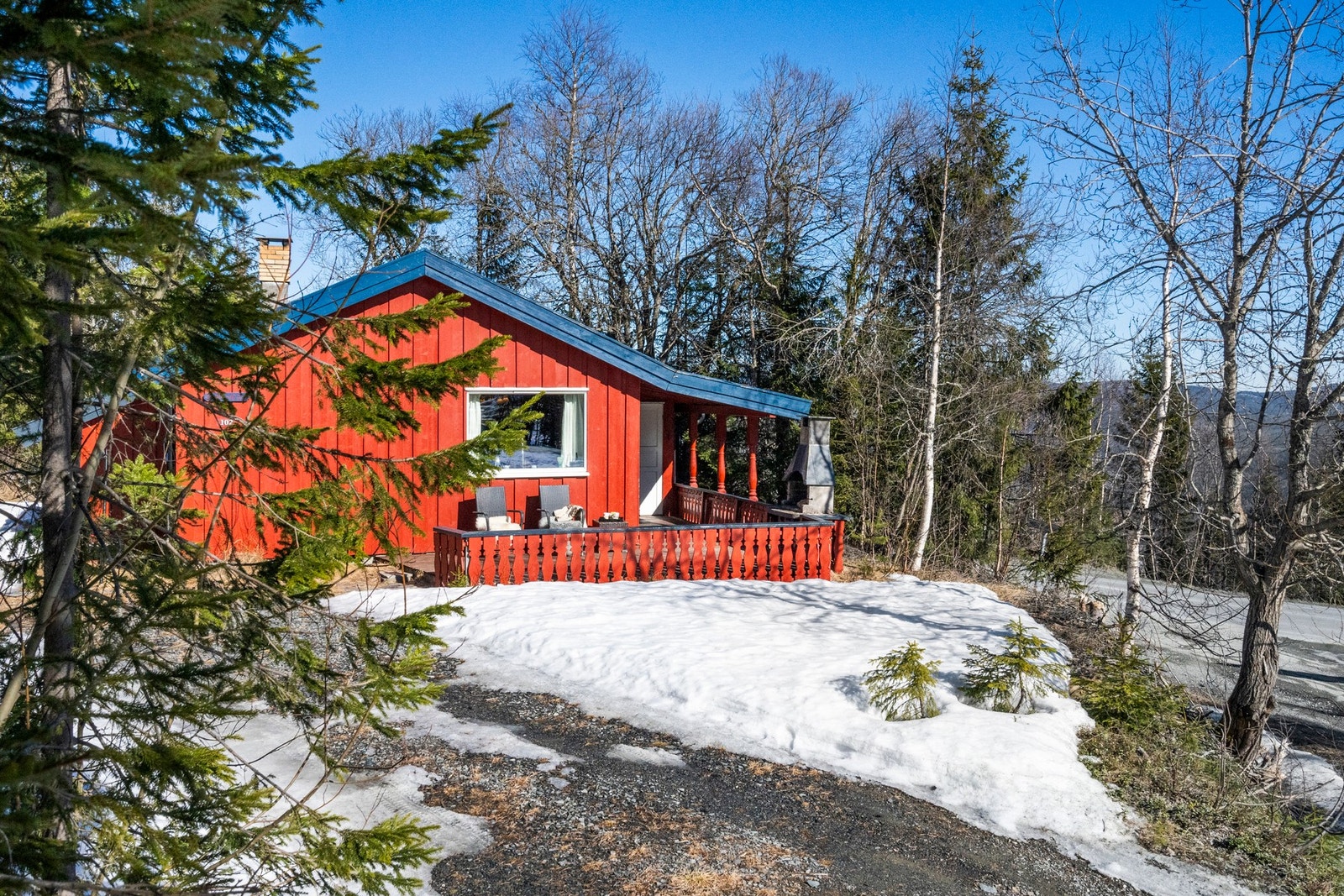 Her kan man kjøre helt frem til hytteveggen Galleribilde